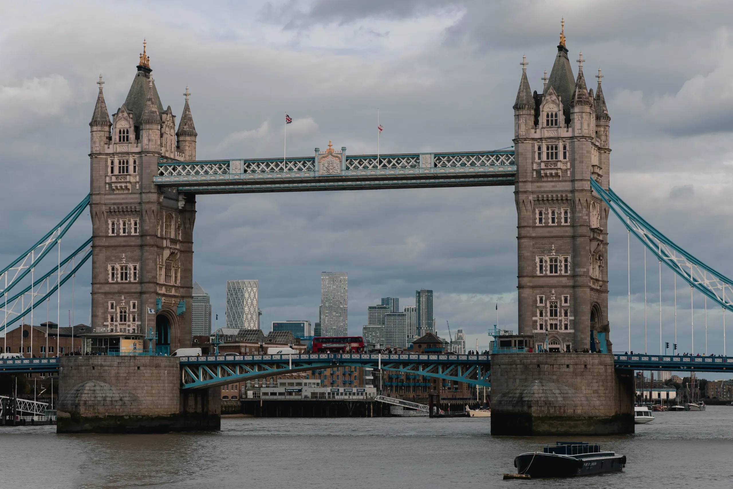 London bridge; photo by Anatolii Hrytsenko